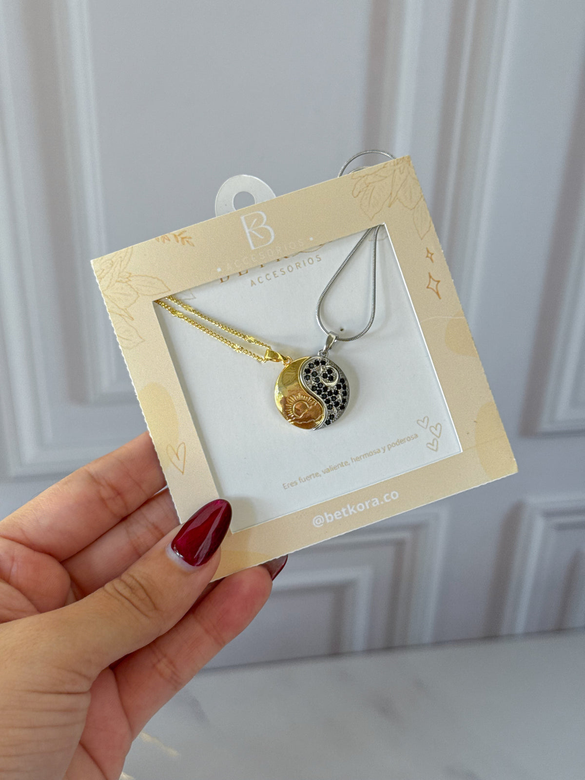 Dúo de cadenas para compartir yin y el yang