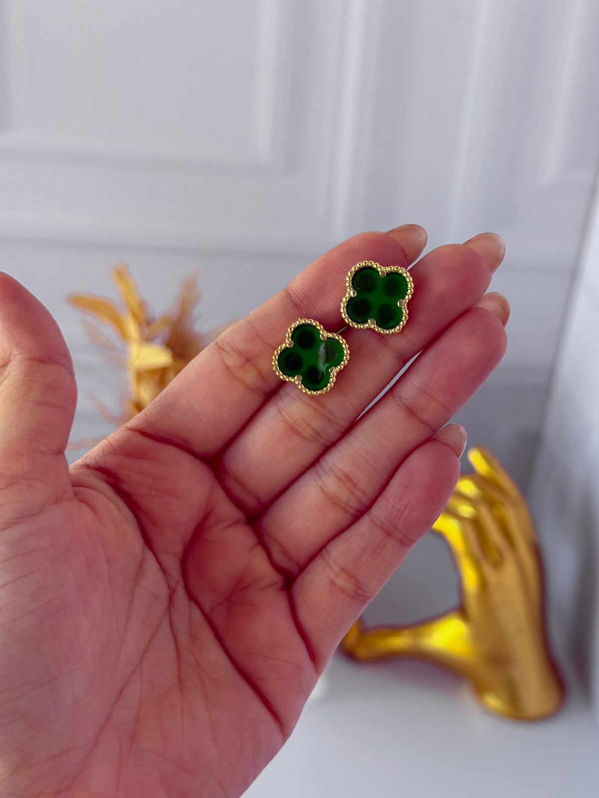 Green clover top