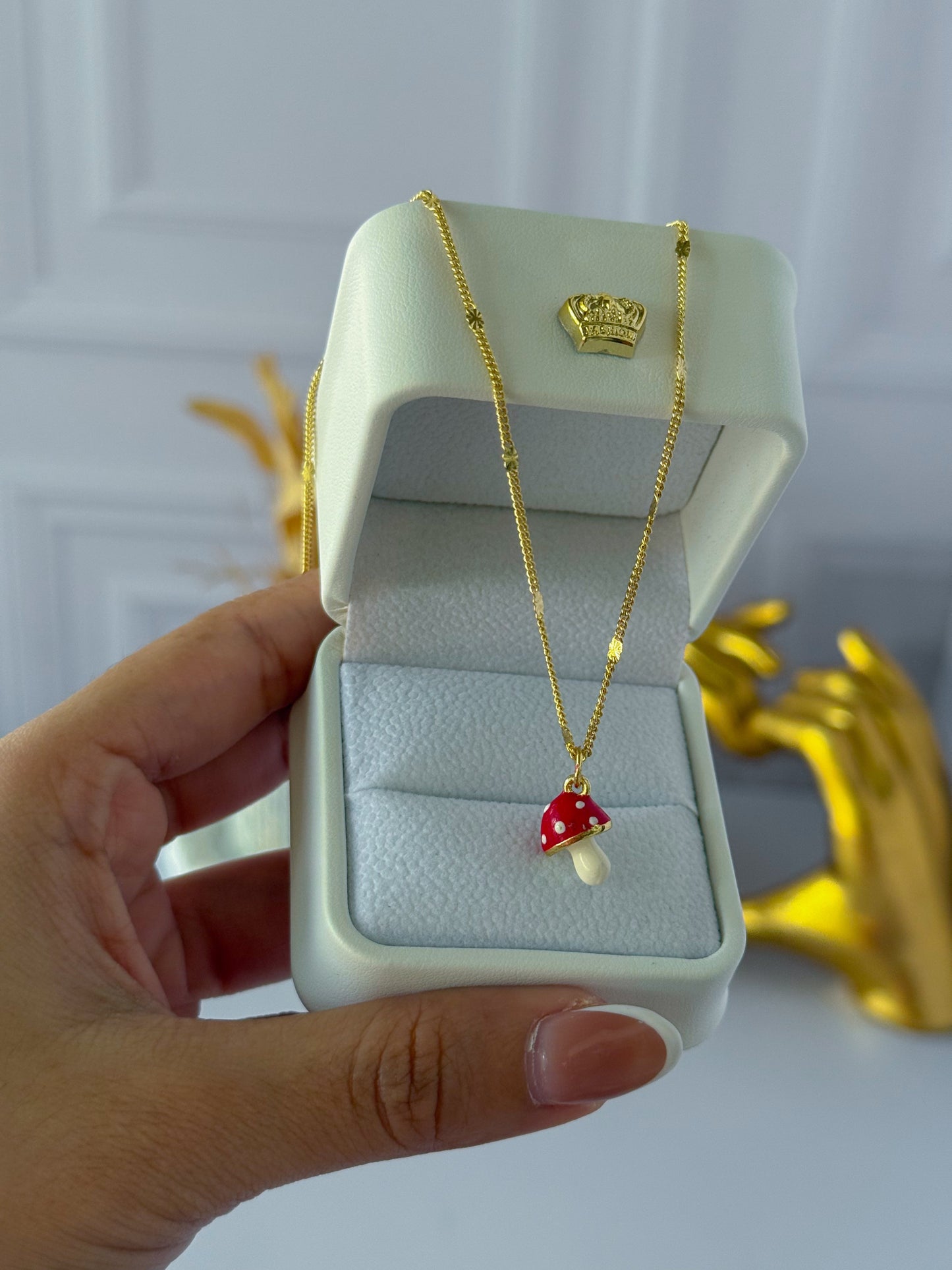 Small mushroom chain