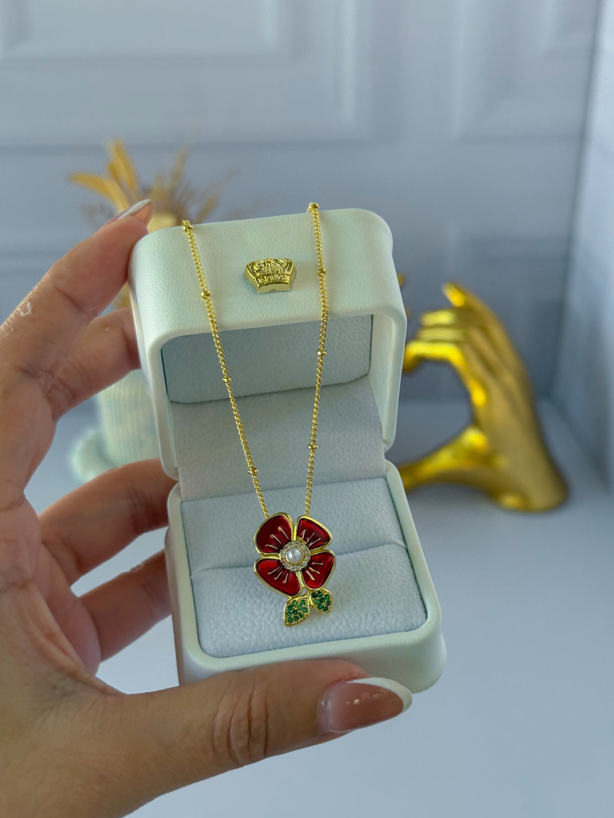 Red flower chain