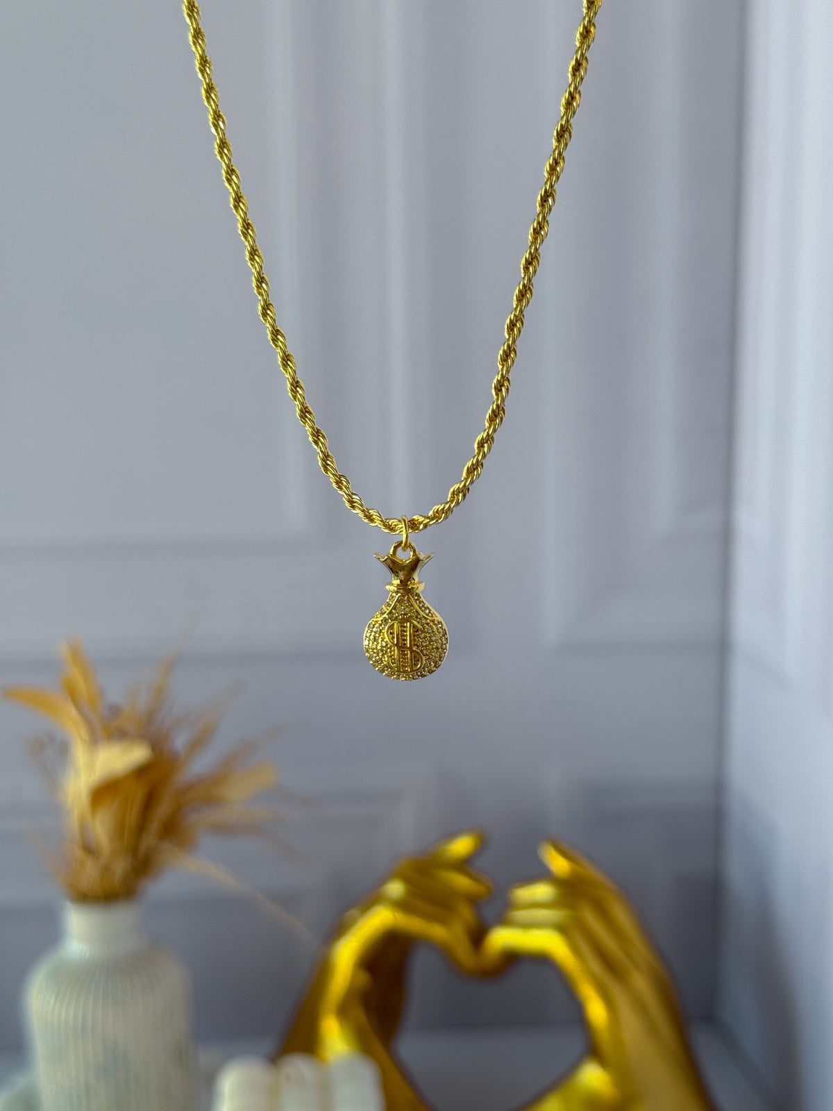 Chain money bag with bow
