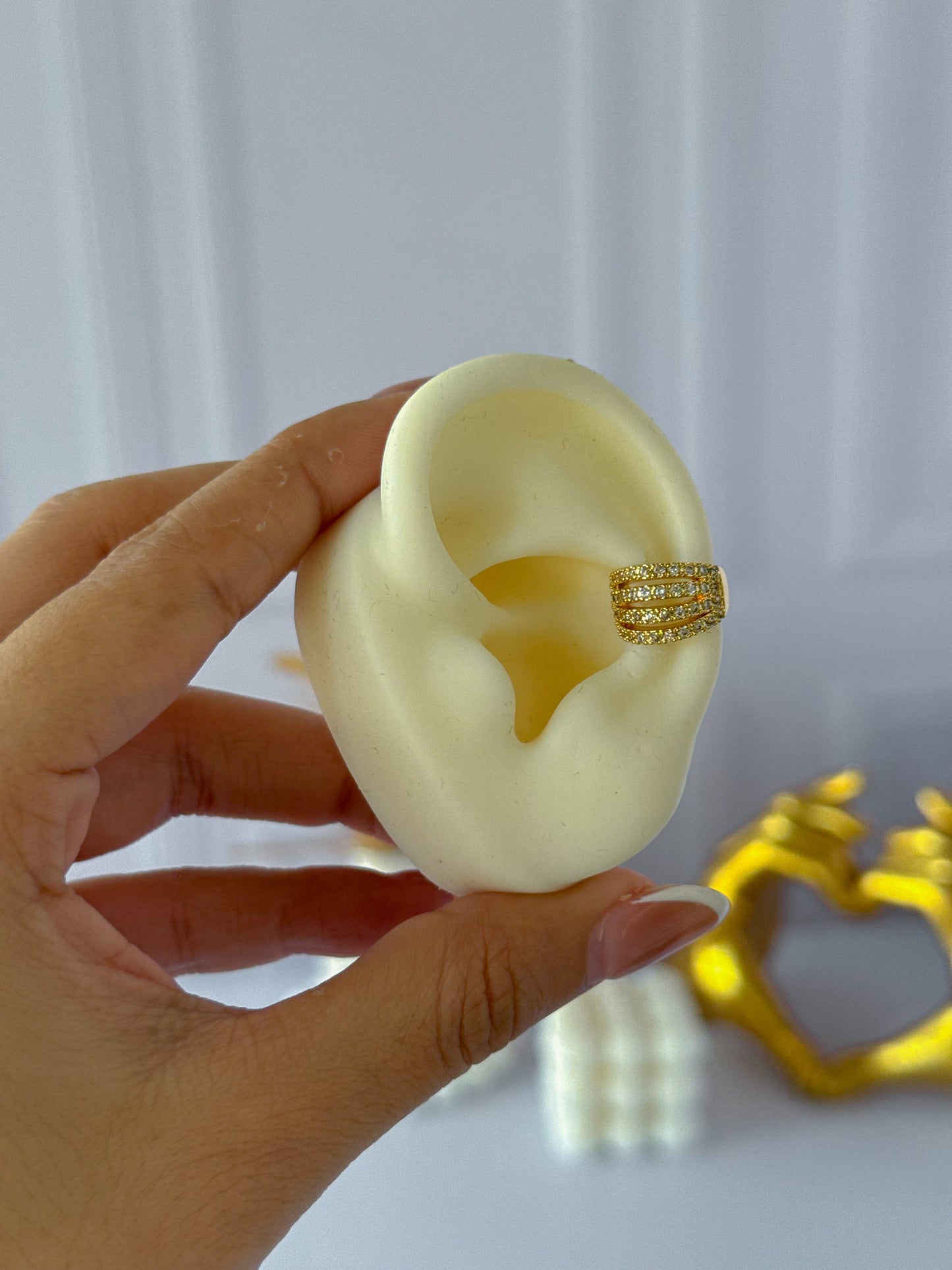 Pendiente de perlas tipo ear cuff