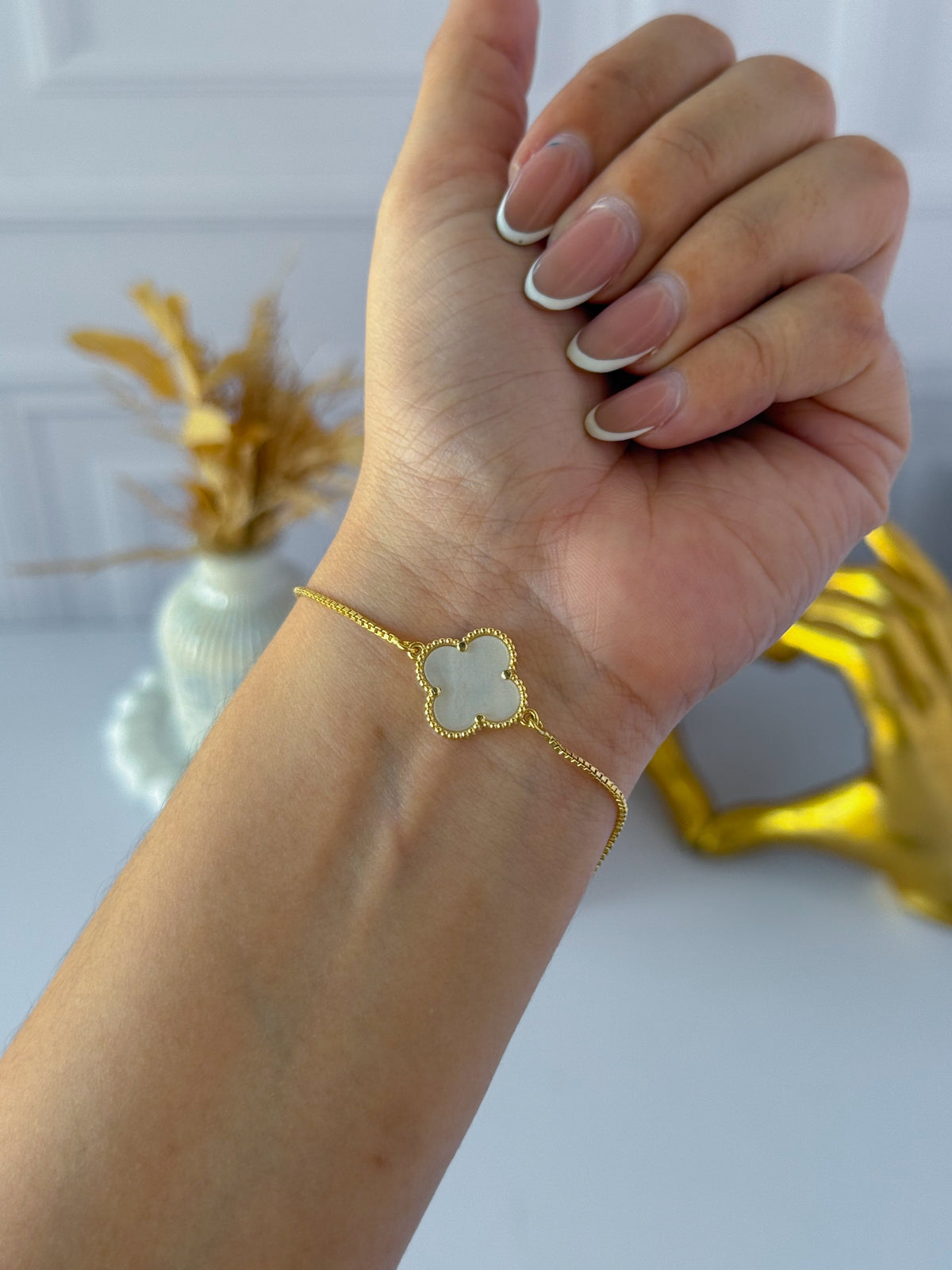 White simple clover bracelet