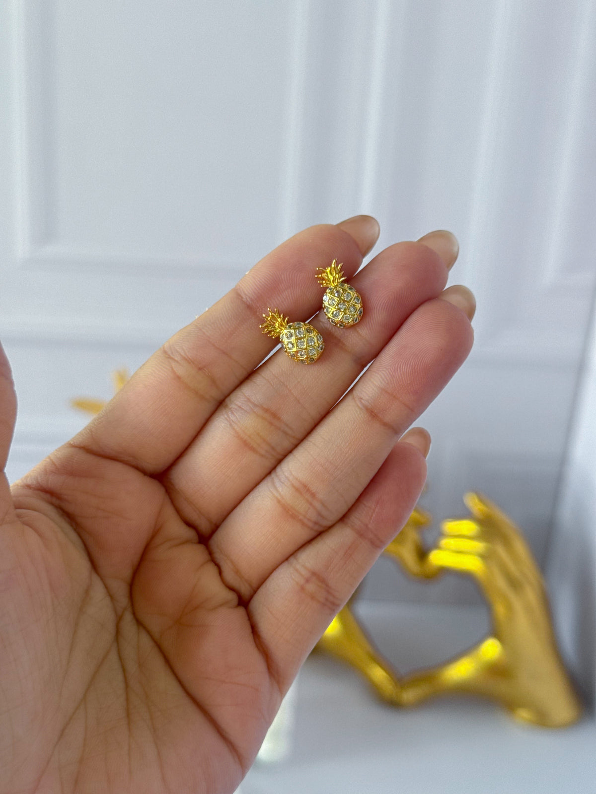 Aretes de piñas sencillos