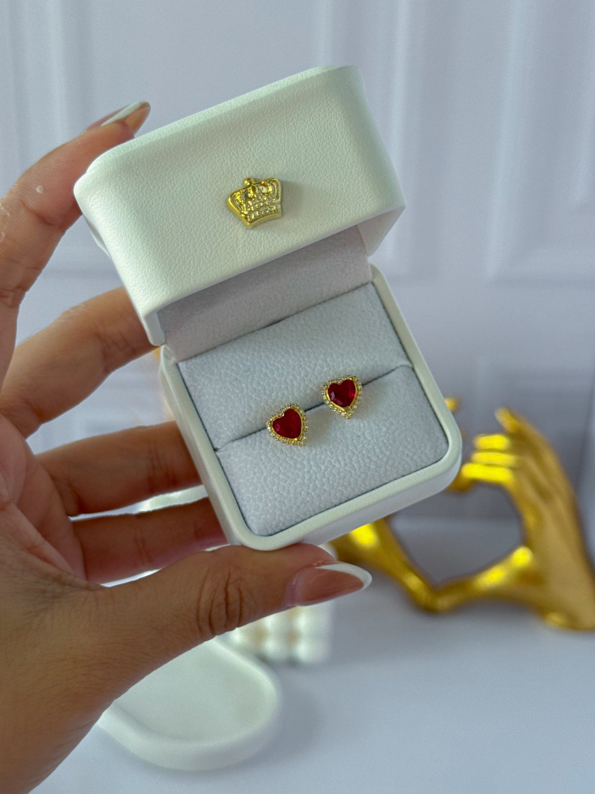 Aretes de corazón rojo