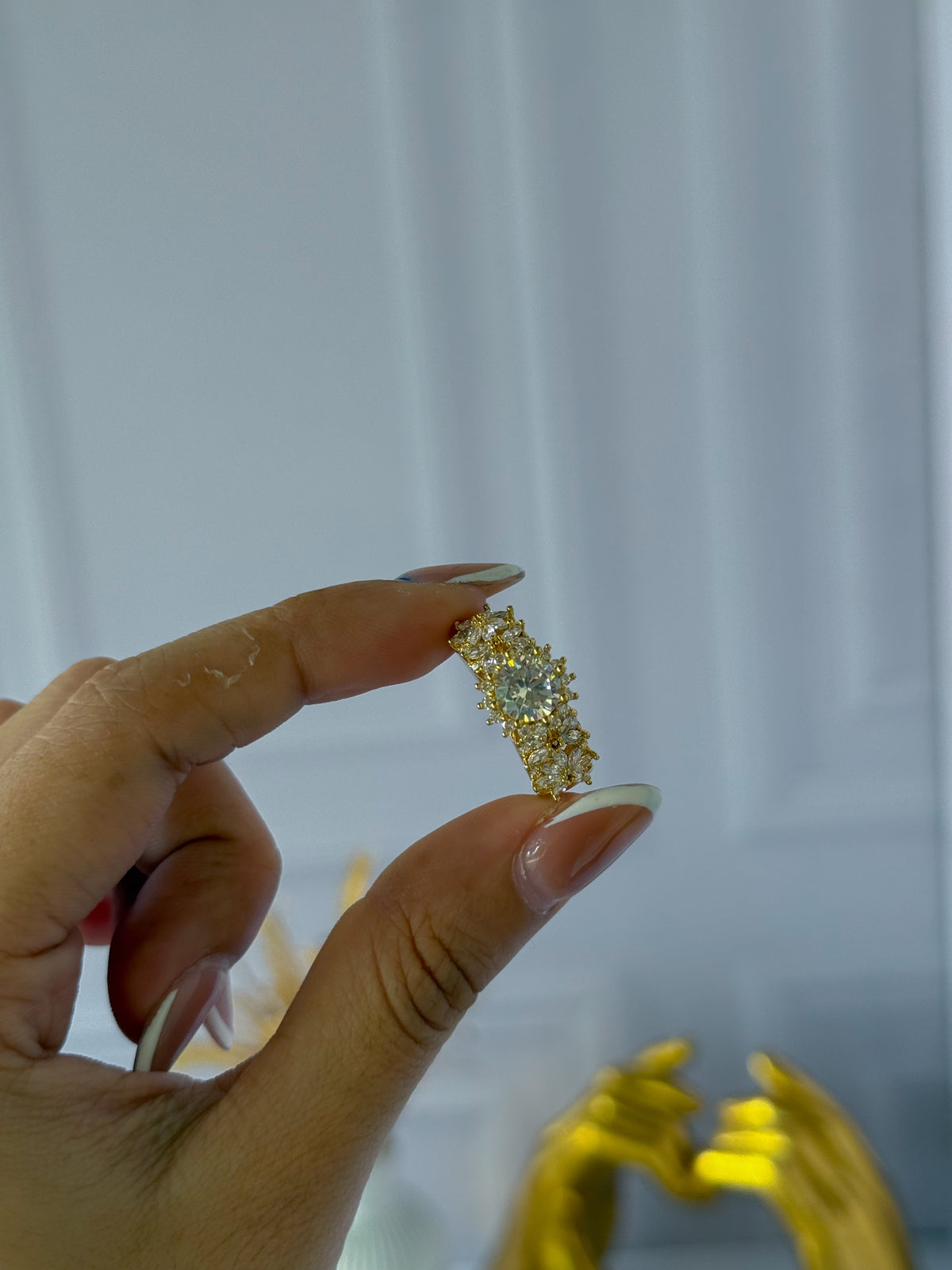 Anillo grande con perlas