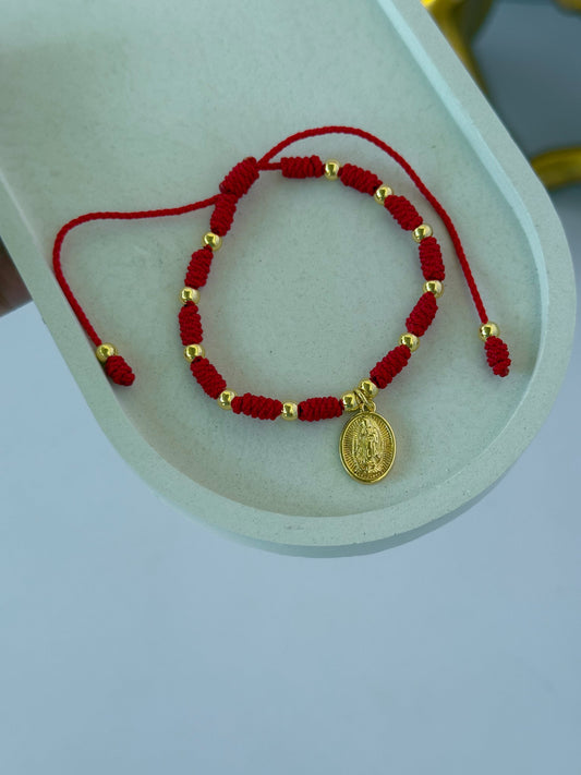 Pulsera de nudo con virgen tejida