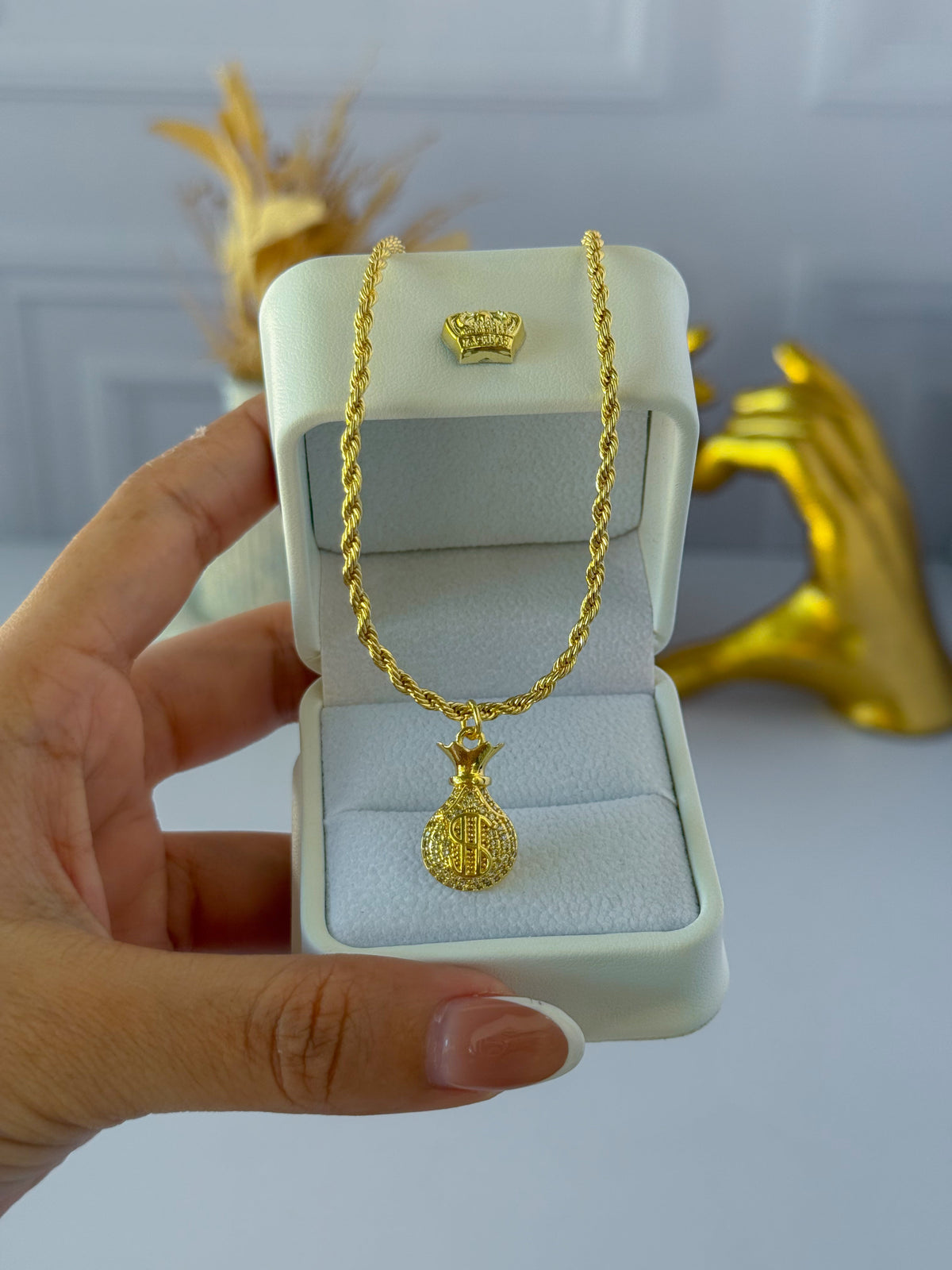 Chain money bag with bow