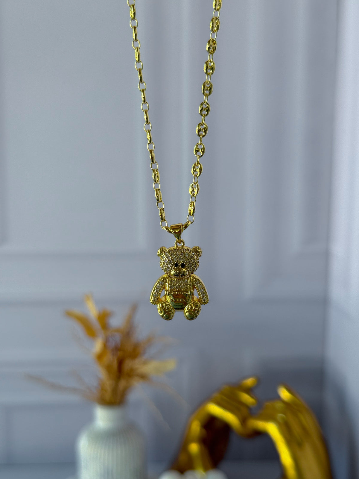 Cadena de osito tejido de Gucci