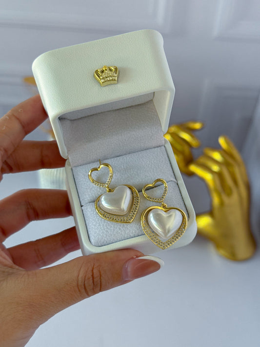 Aretes de corazón blancos