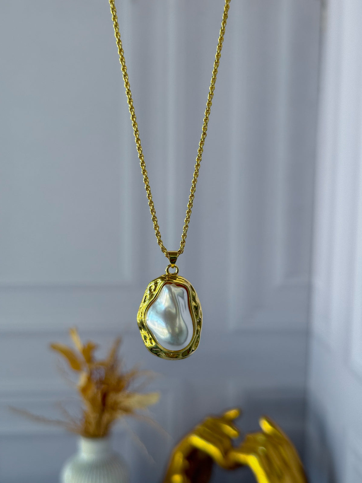 White stone chain with bow