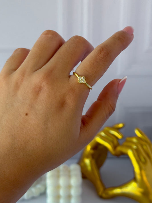 Simple white clover ring