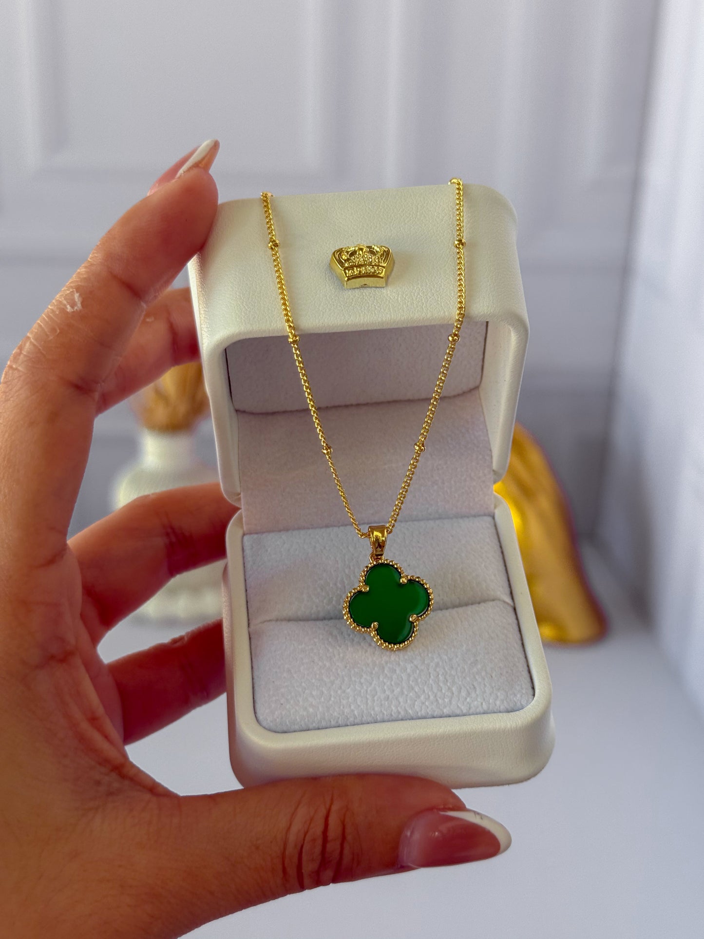 Green clover chain