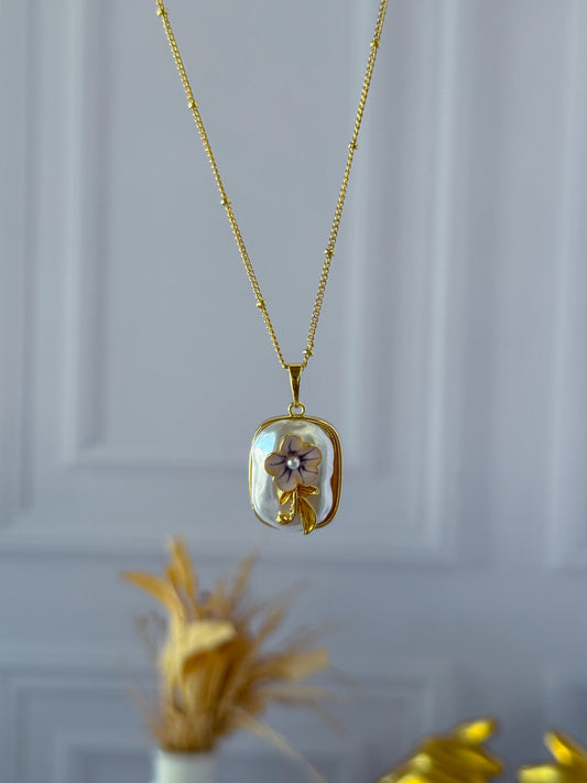 Cadena de flores de nácar