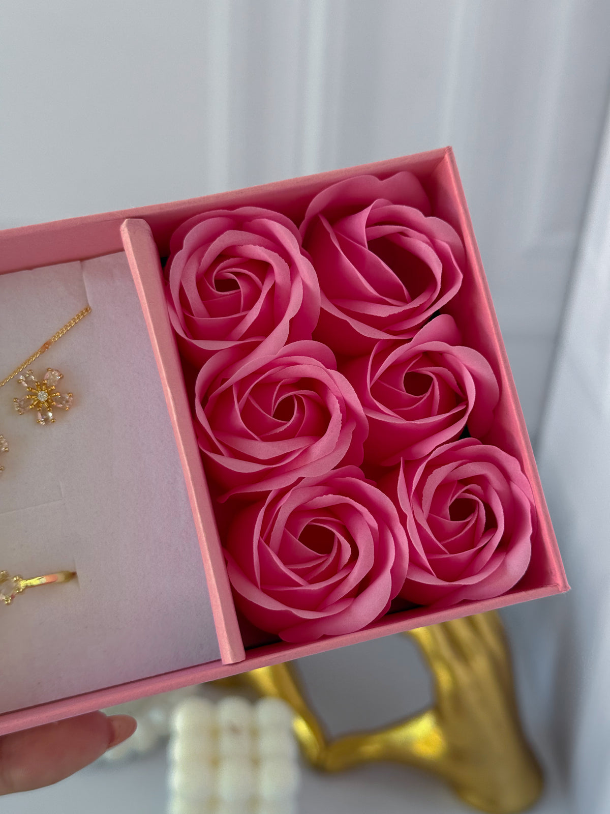 Combo flor en caja de rosas