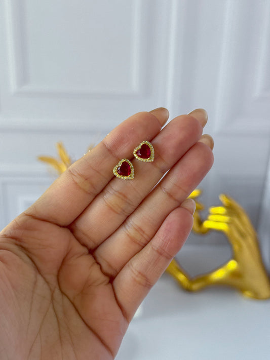 Aretes de corazón rojo