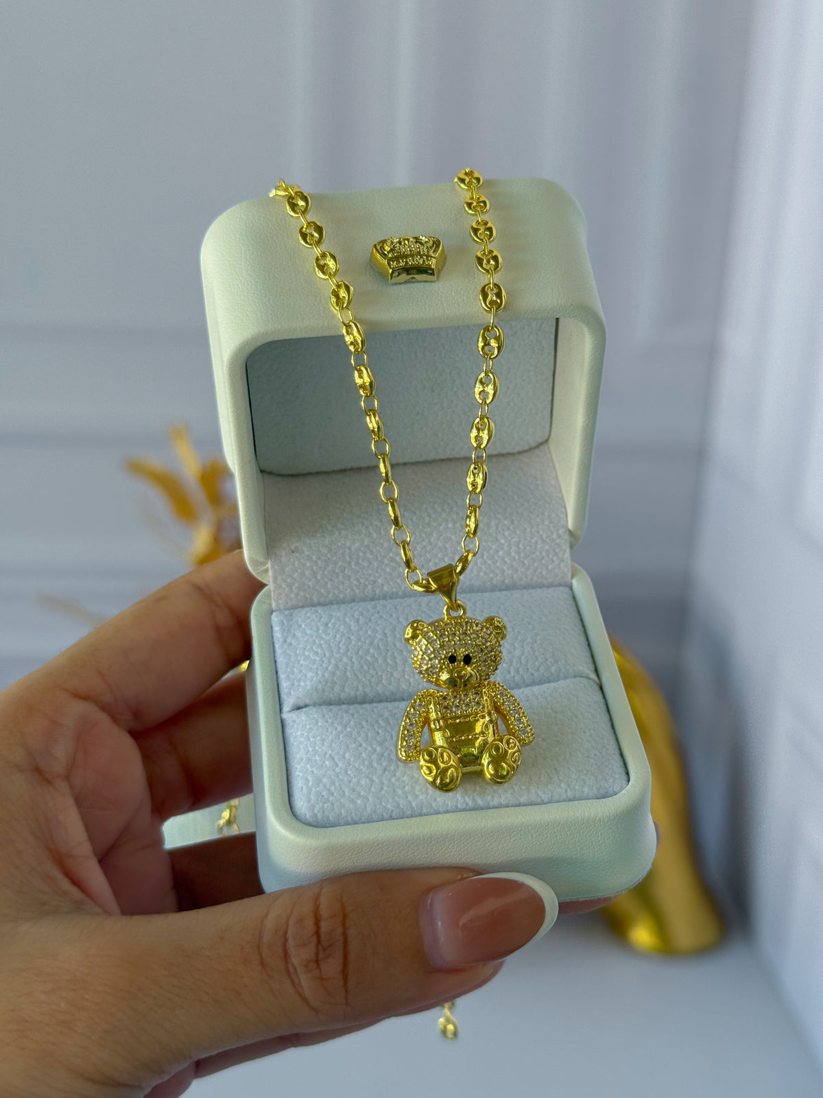 Cadena de osito tejido de Gucci