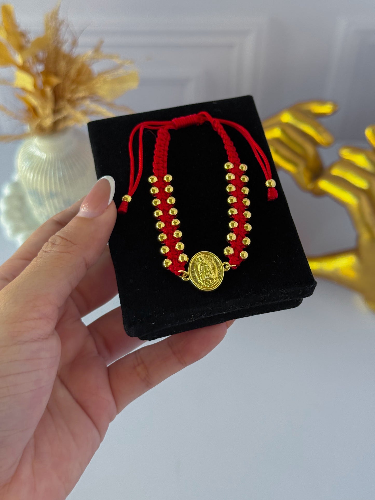 Pulsera de la Virgencita tejida