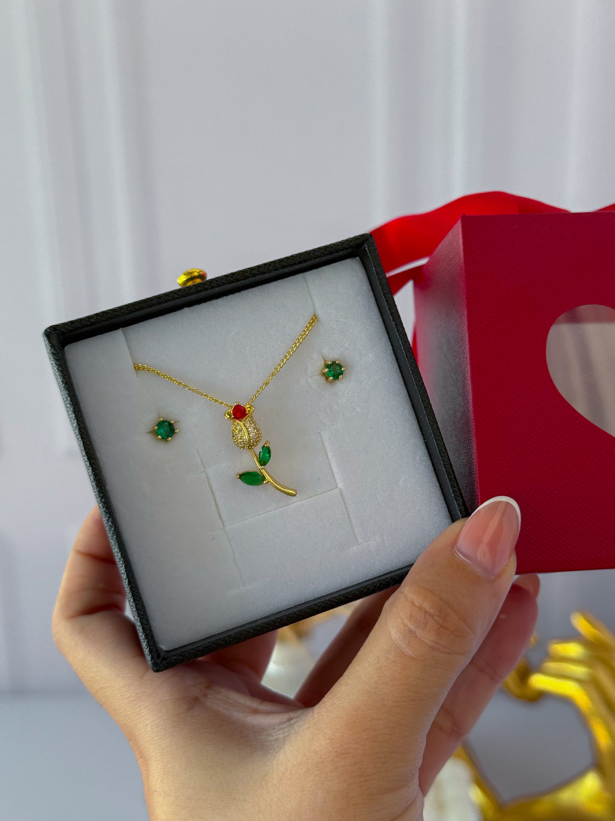 Combo tulipán con caja de corazón rojo