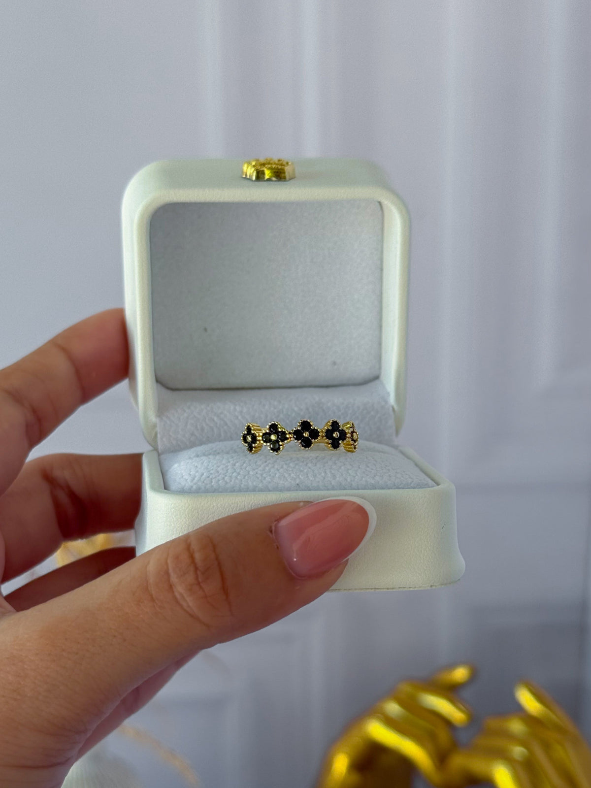 Clover ring