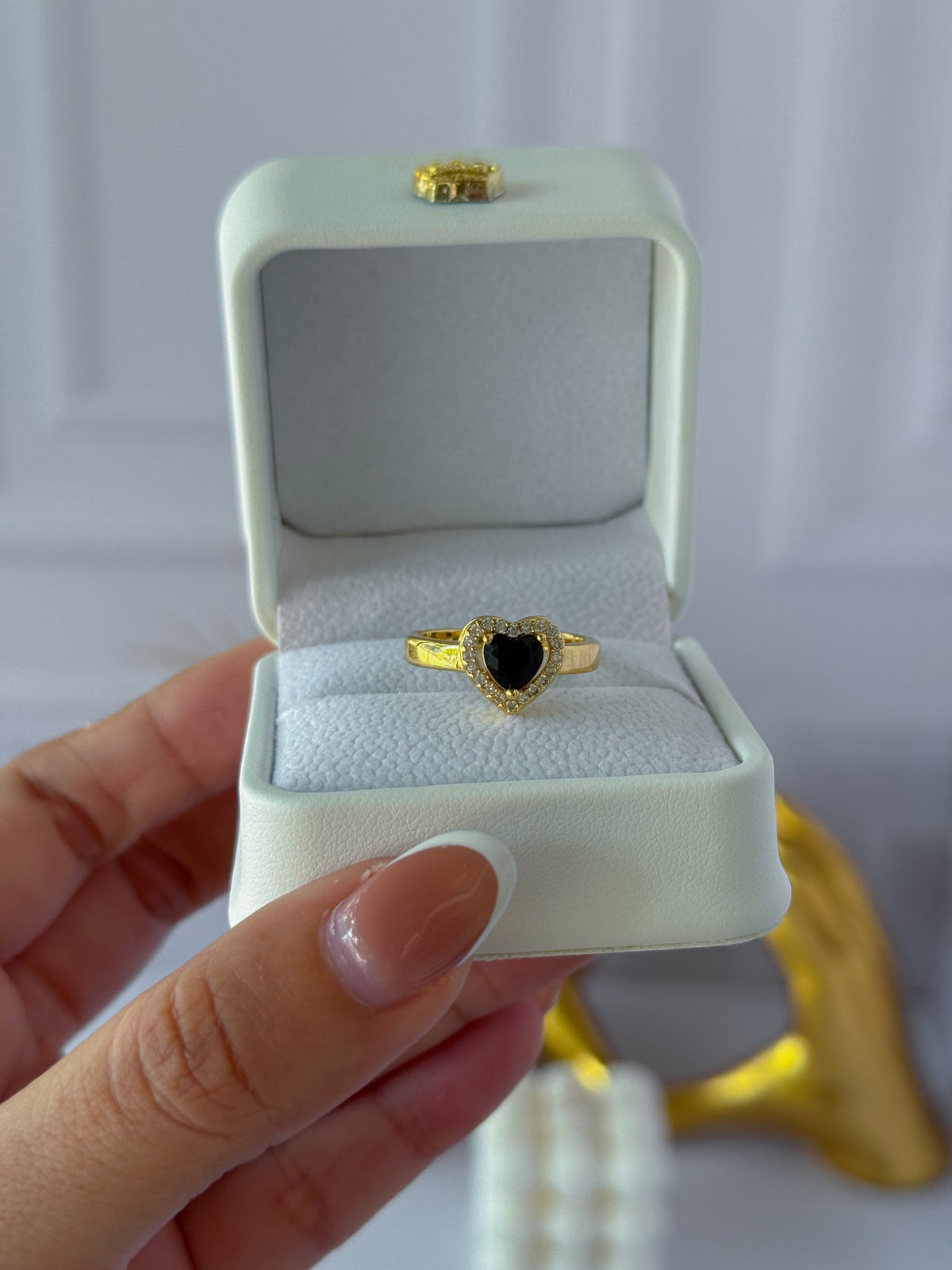 Anillo grande de corazón nacarado