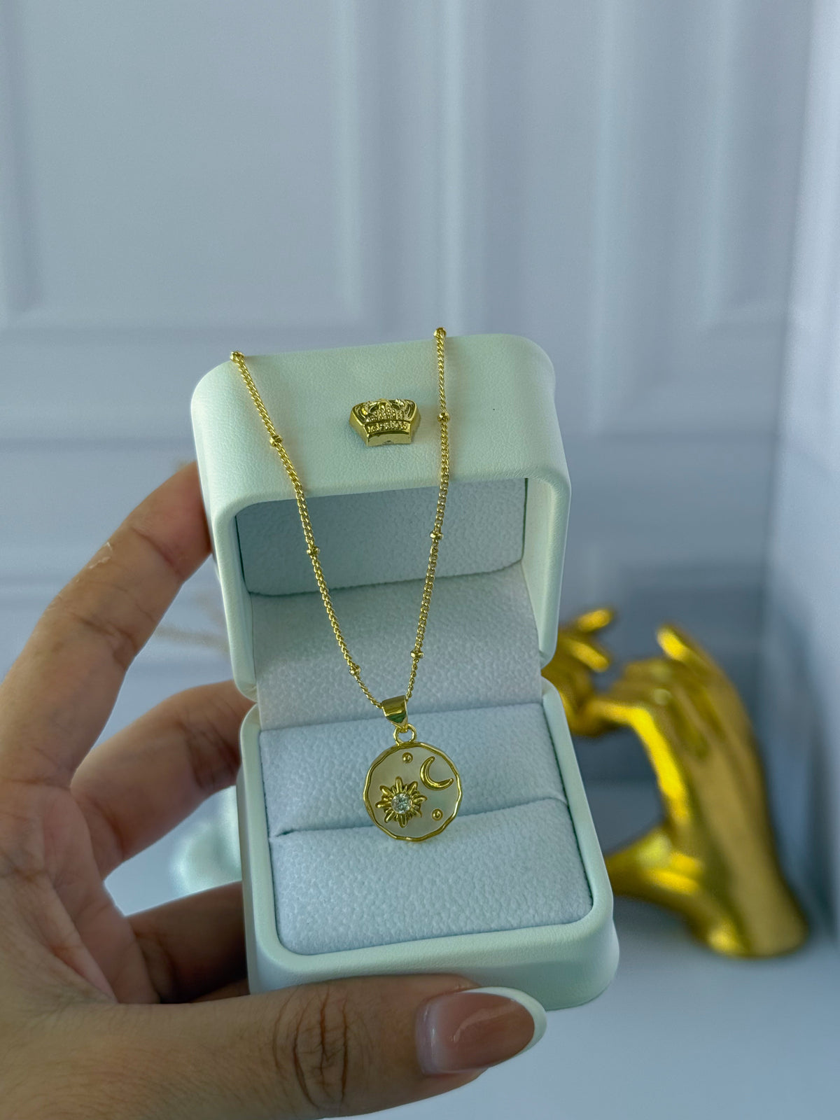 Mother-of-pearl sun and moon necklace