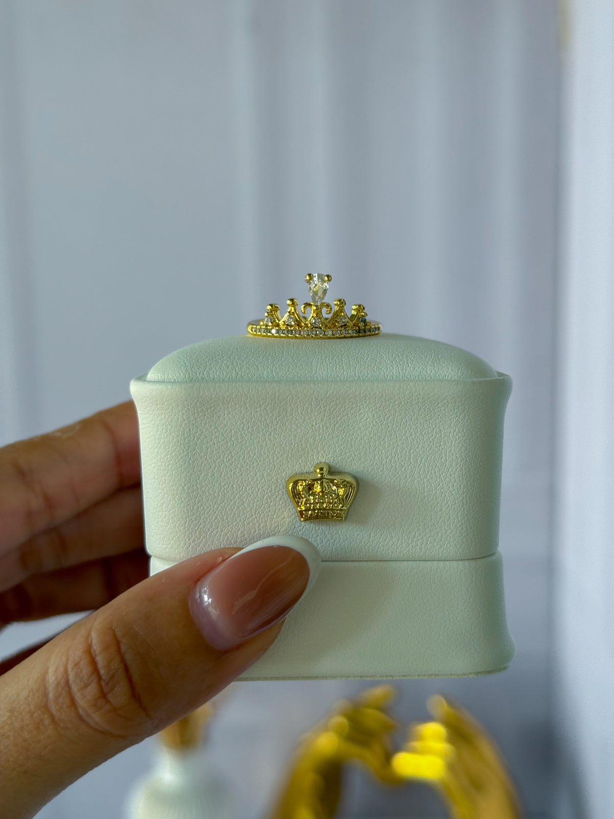Thin crown ring