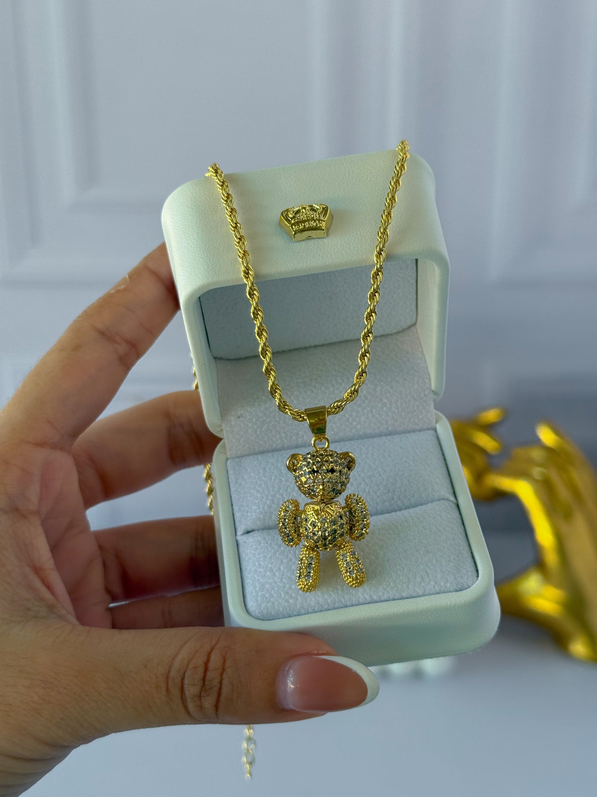 Cadena con lazo de osito de peluche tejido