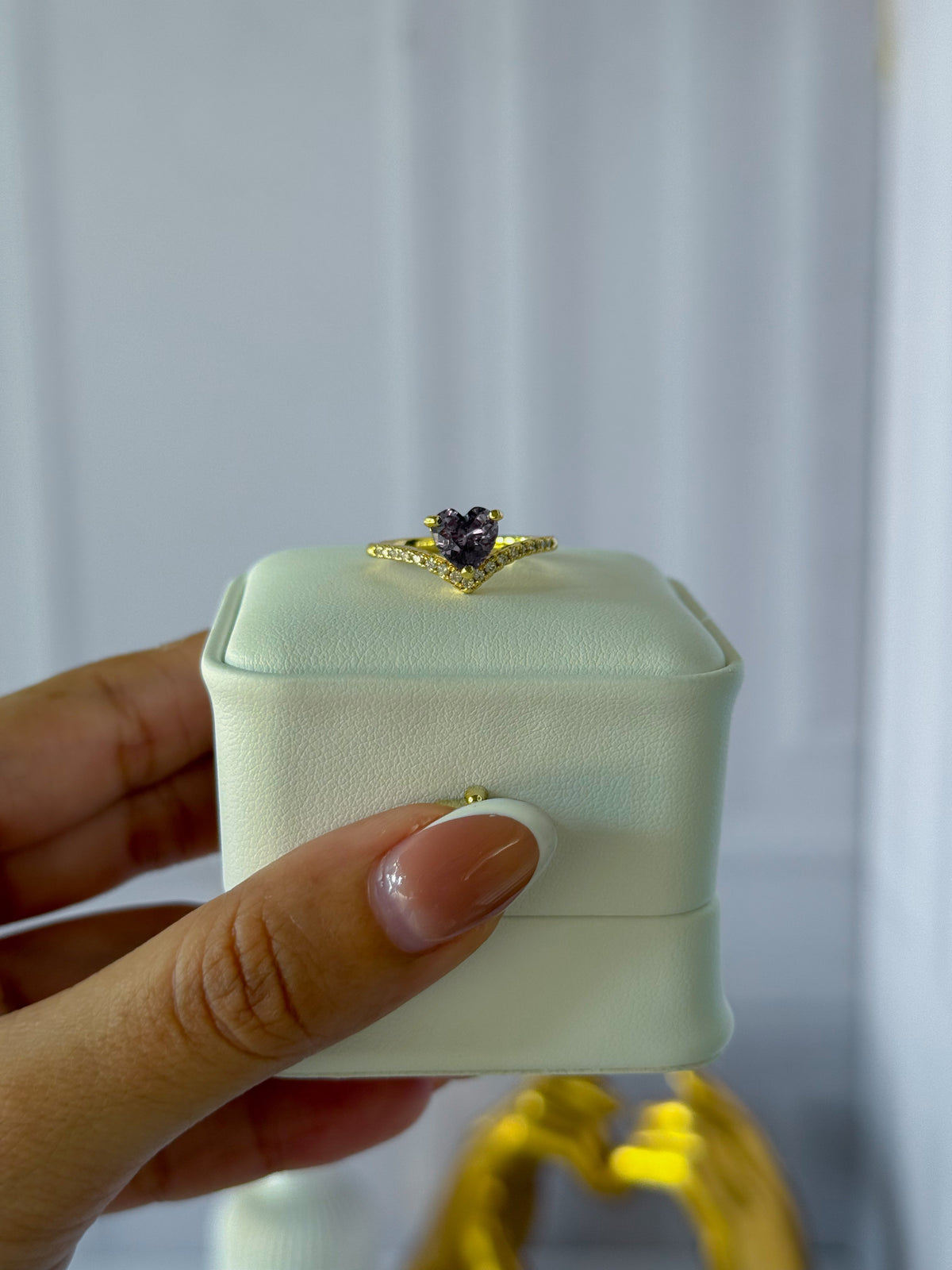 Anillo de corazón con circonitas