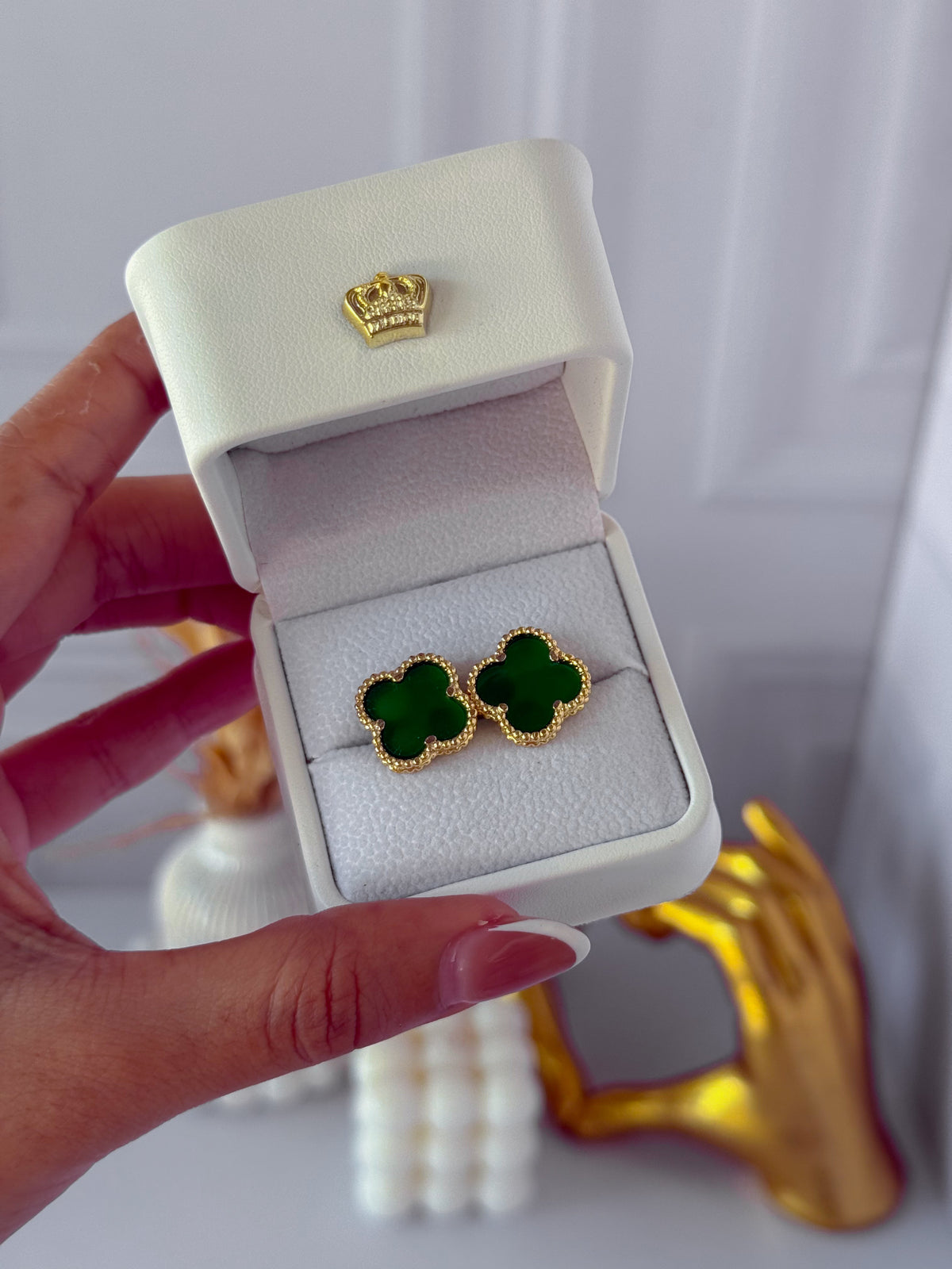Green clover top