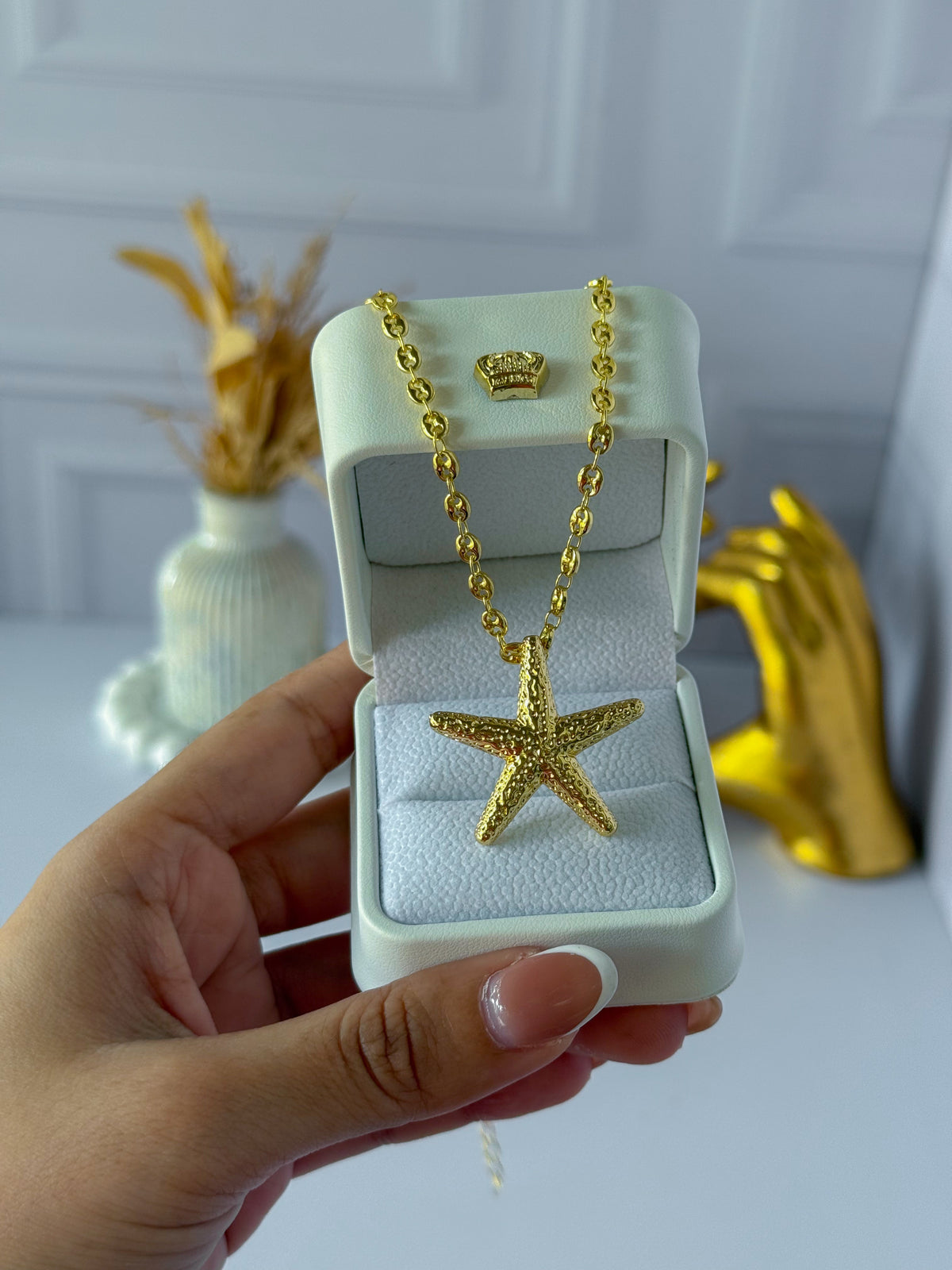 Collar de estrella de mar tejido Gucci