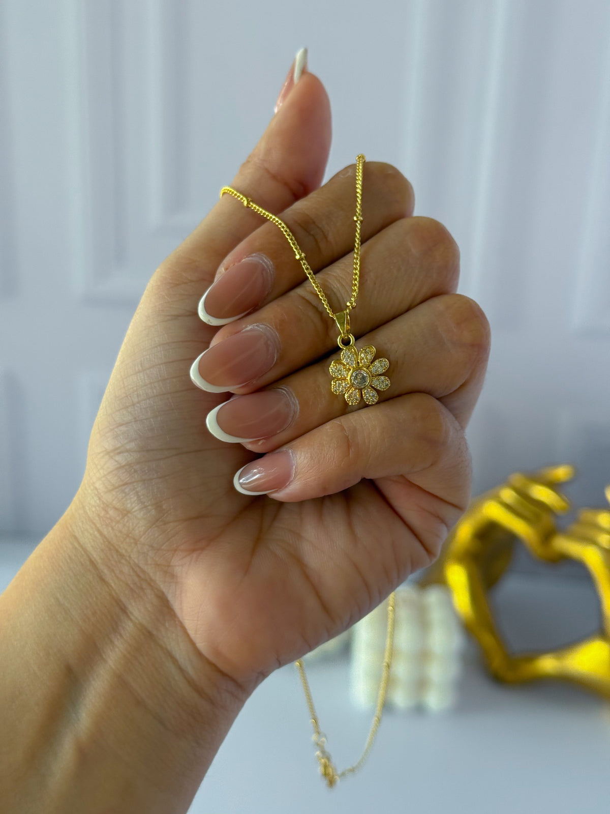 Rotating flower chain