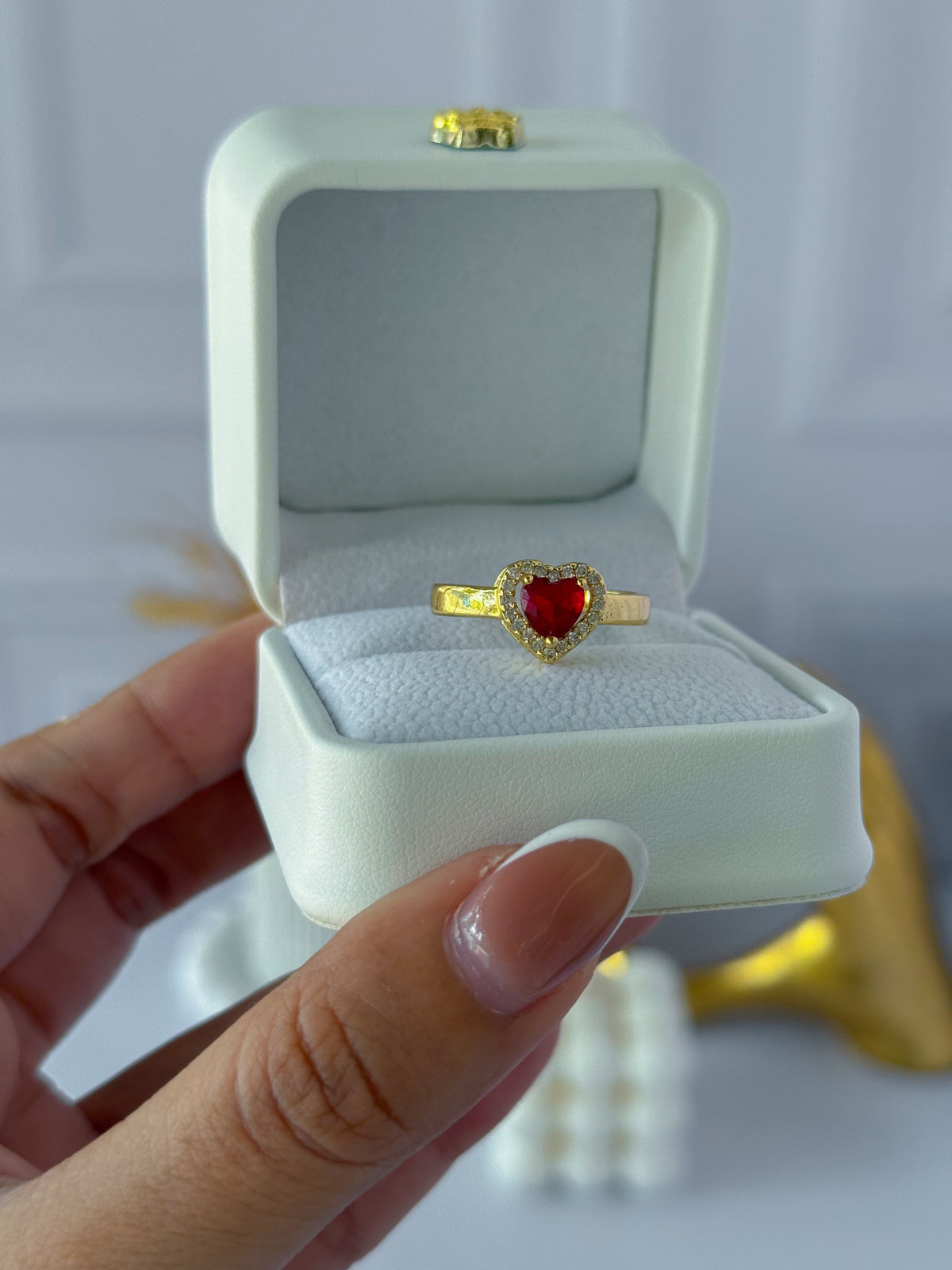 Anillo grande de corazón nacarado