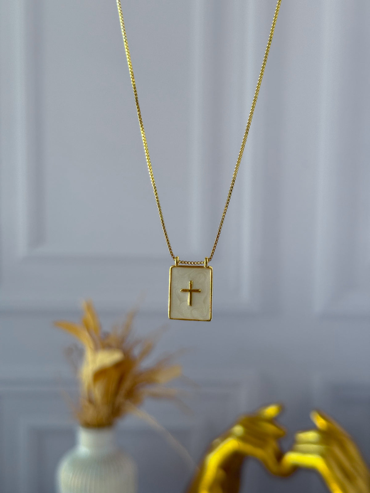Cadena con cruz sencilla