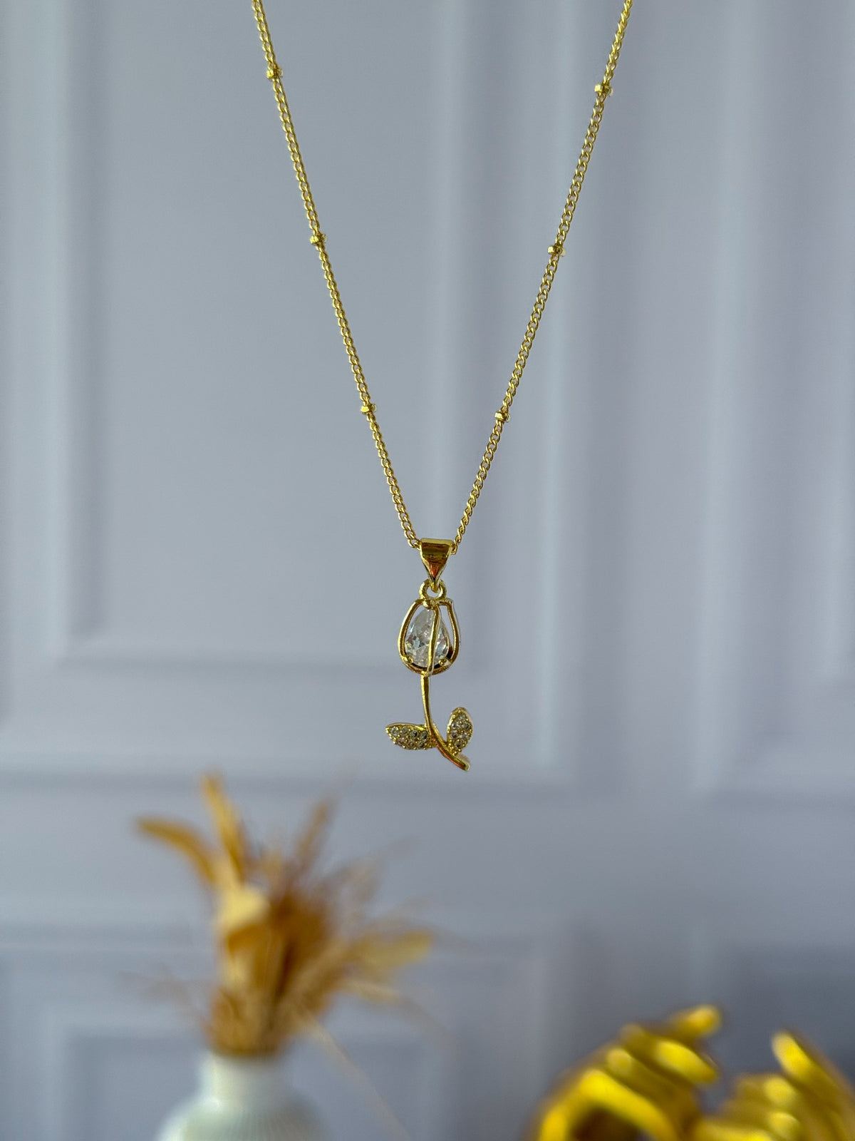 White tulip chain