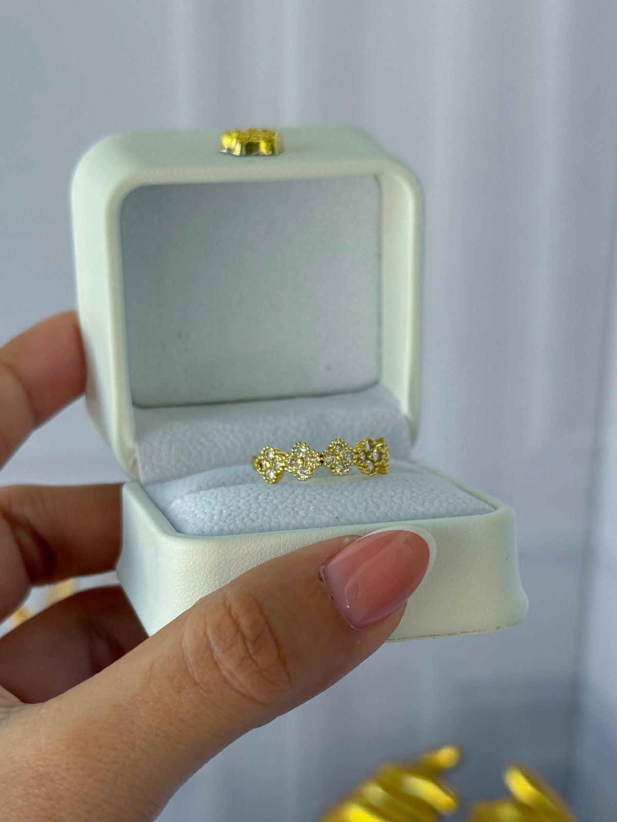 Clover ring