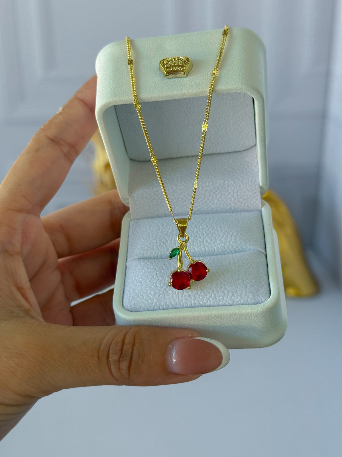 Pequeña cadena de cerezas