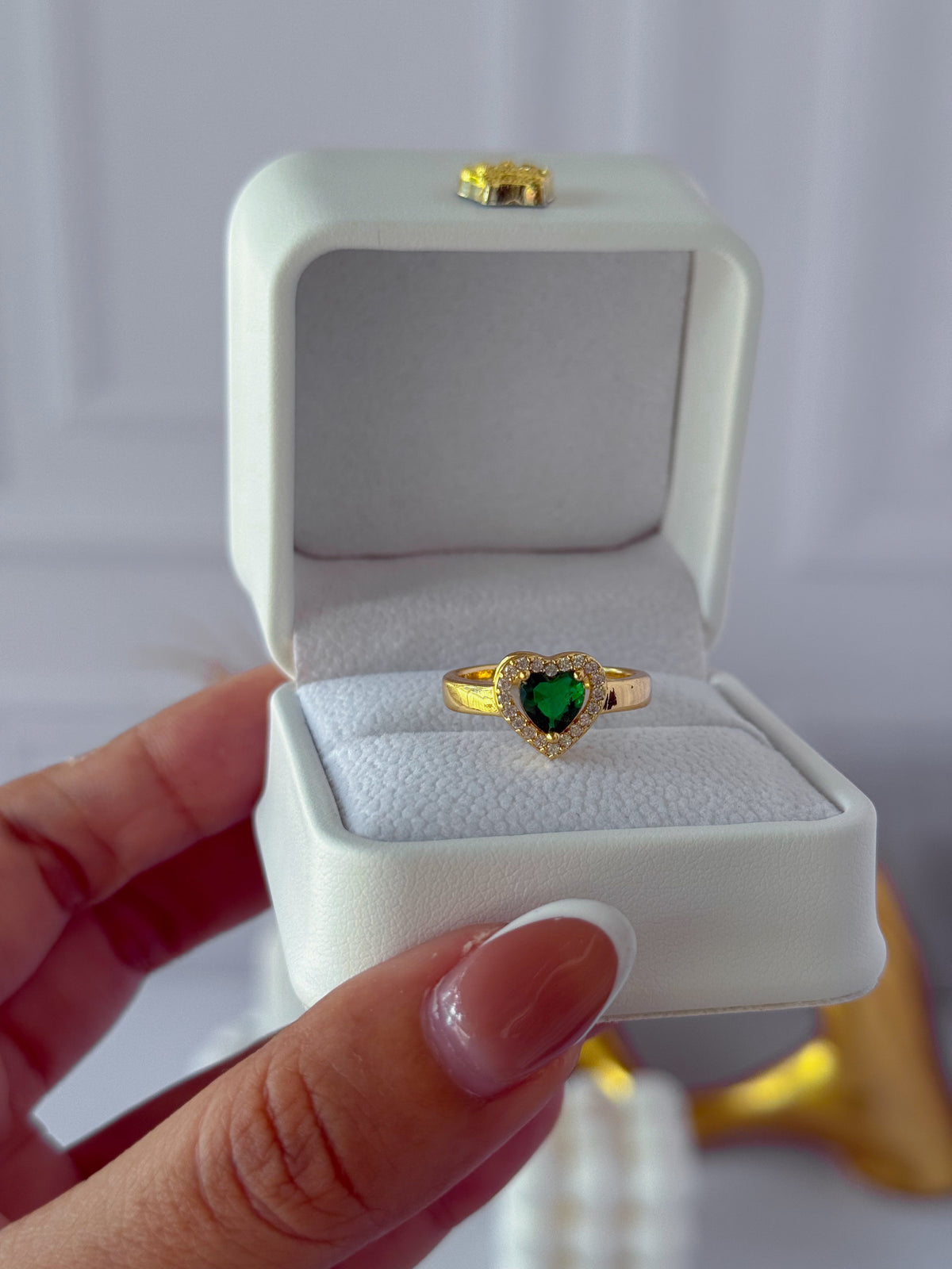 Anillo grande de corazón nacarado