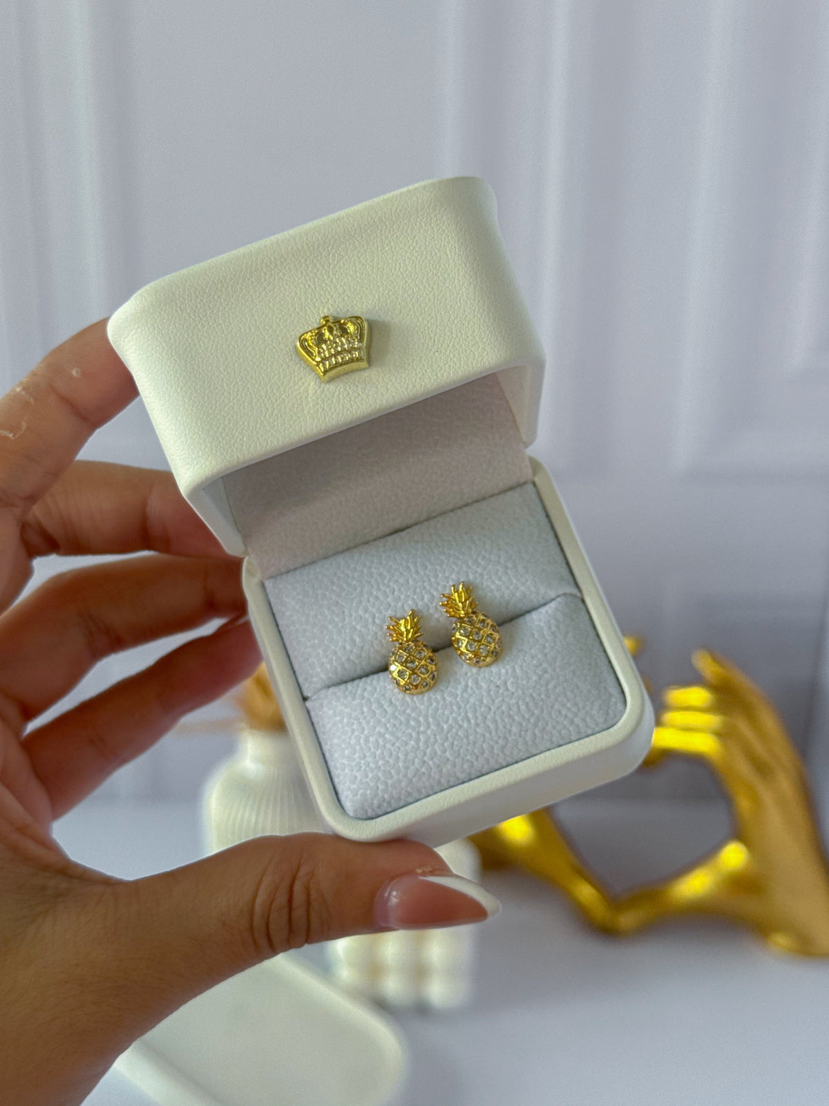 Aretes de piñas sencillos