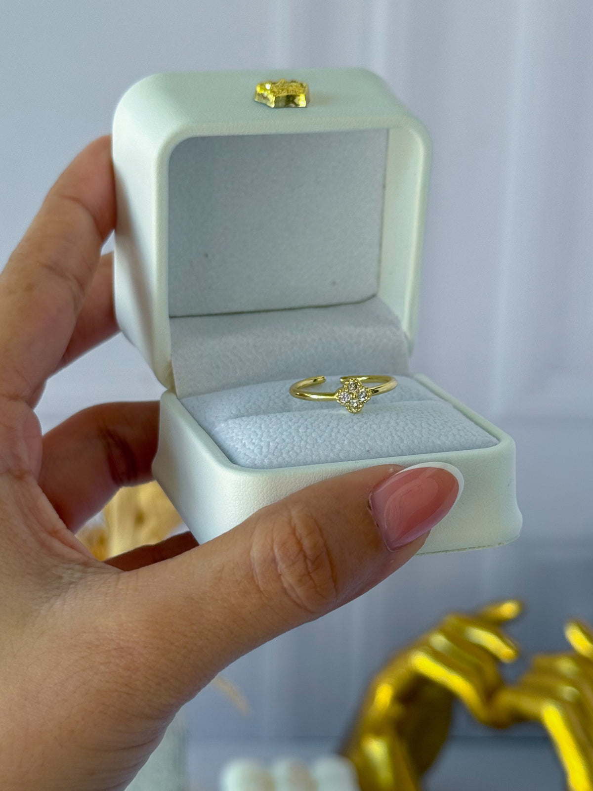 Simple white clover ring