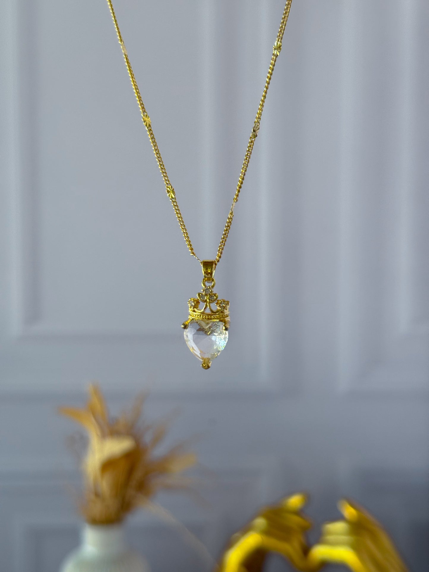 Cadena, corazón, corona
