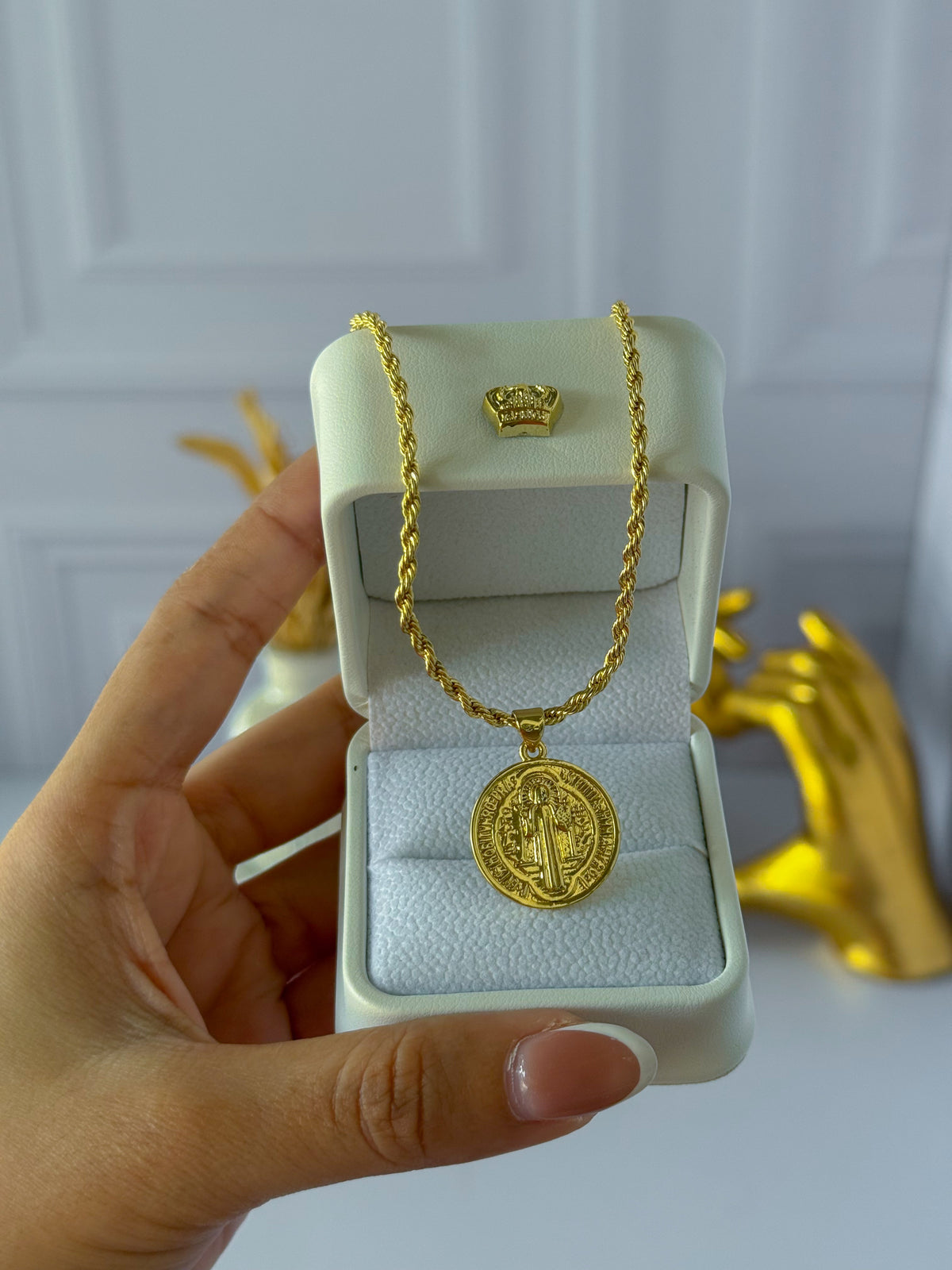 Chain of Saint Benedict with bow