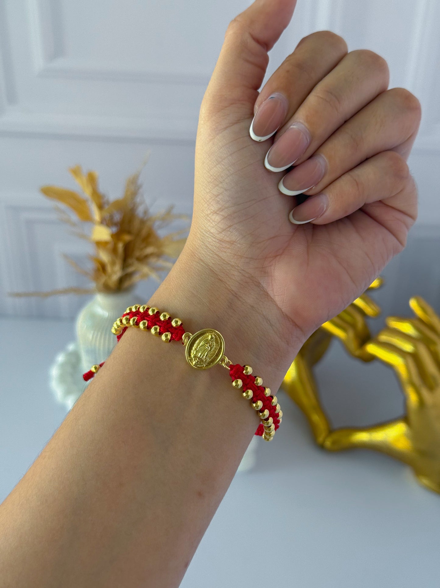 Pulsera de la Virgencita tejida