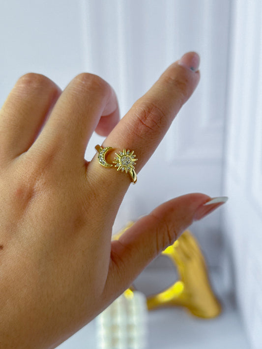Anillo de sol y luna dorado