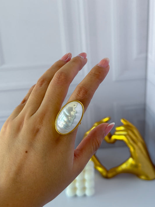 Large oval pearl ring
