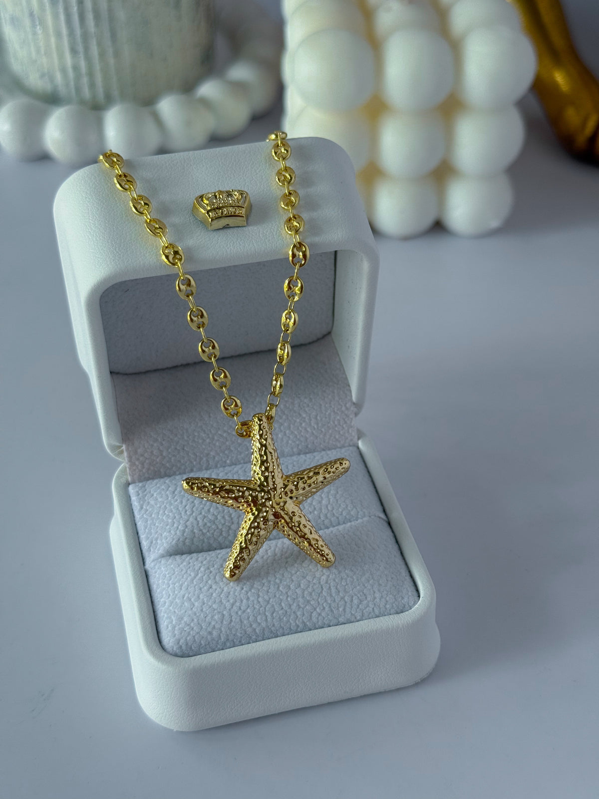 Collar de estrella de mar tejido Gucci
