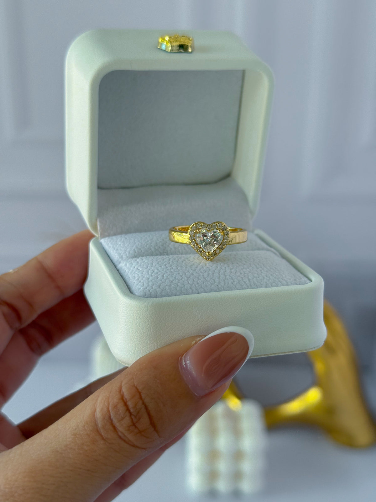 Anillo grande de corazón nacarado