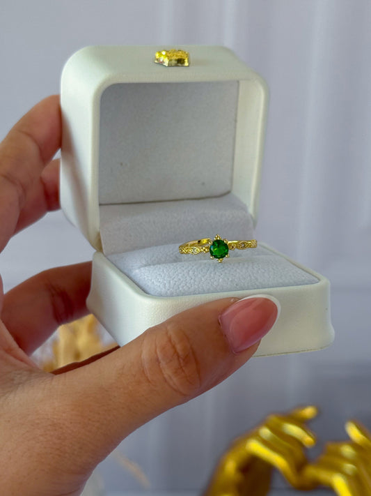 Anillo de piedra verde