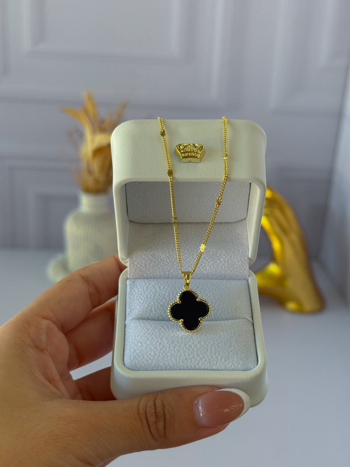 Black clover chain