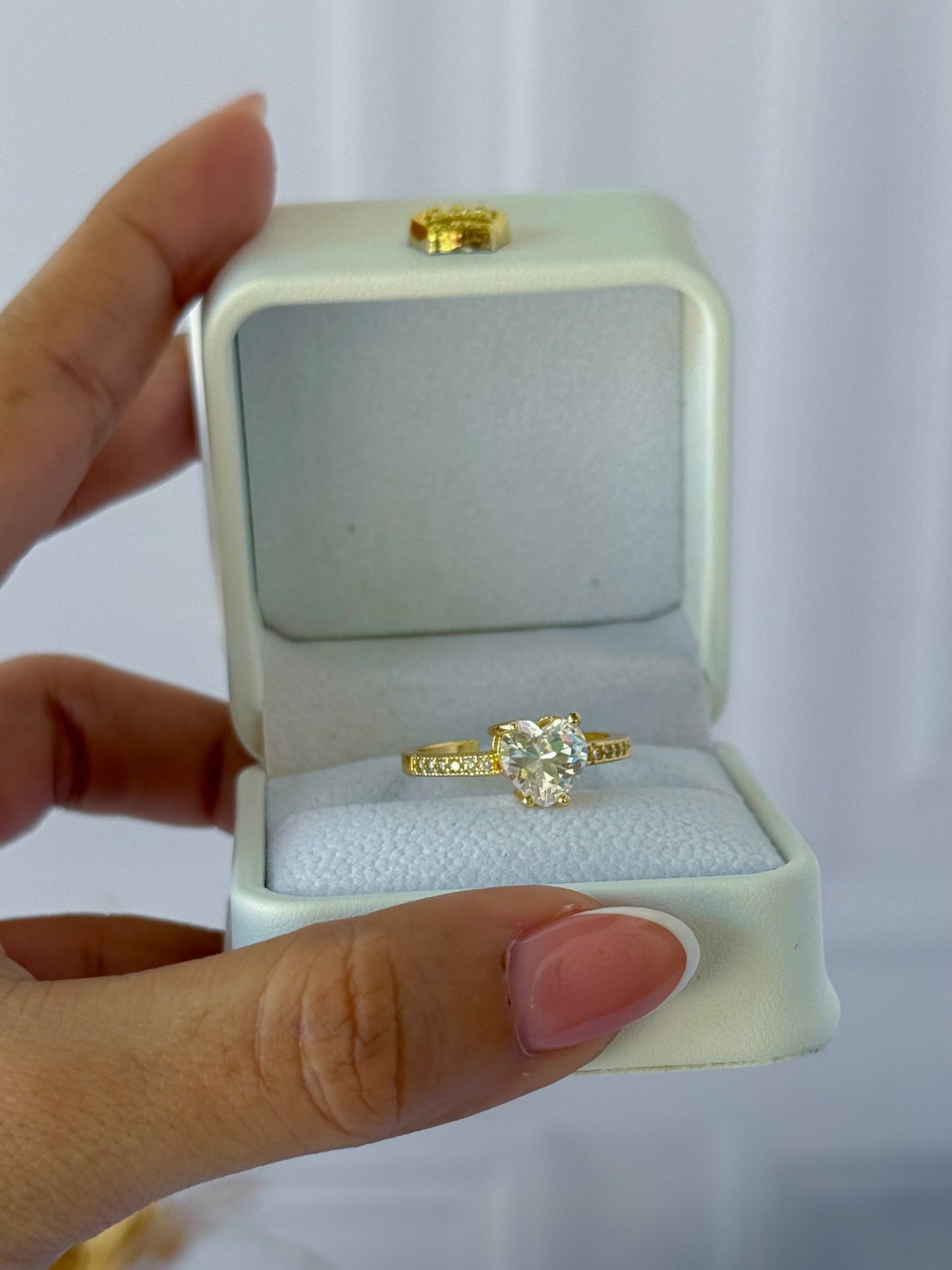 Anillo con corazón perlado